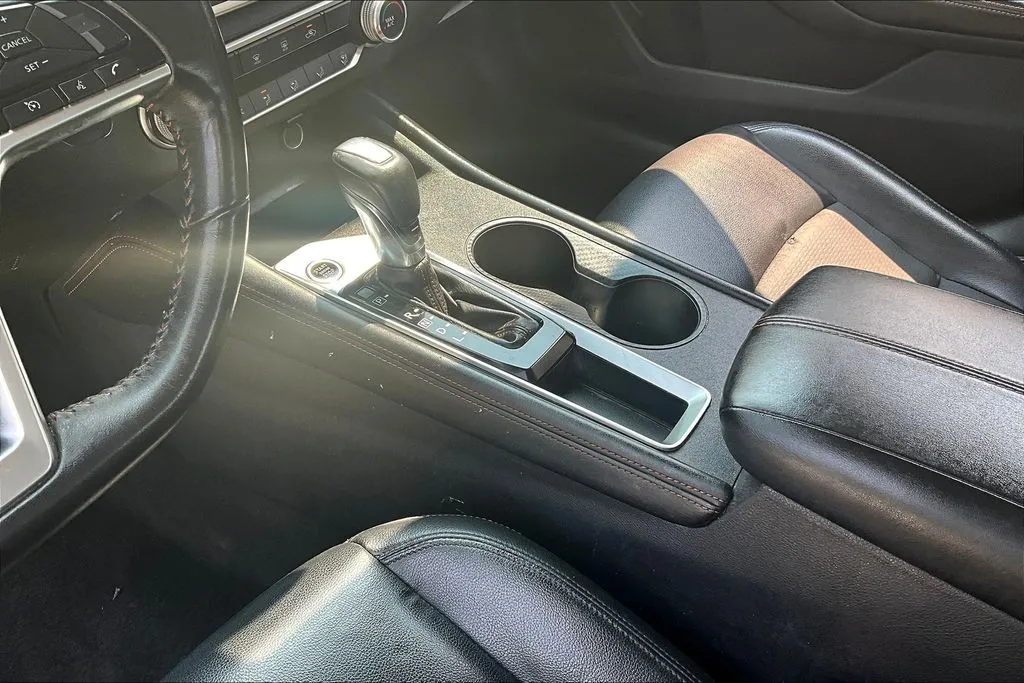 2020 Nissan Altima SR - Photo 17