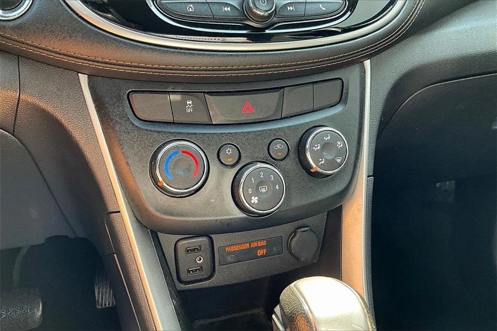 2021 Chevrolet Trax LT photo 16