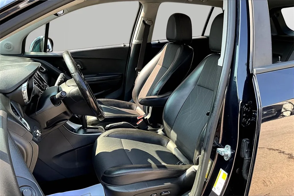 2021 Chevrolet Trax LT photo 18