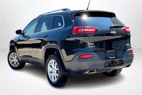 More photos of 2015 Jeep Cherokee Latitude at Lakeside Automotive Group, MI