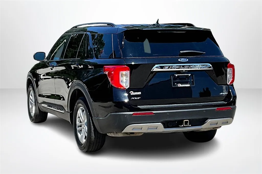 2021 Ford Explorer XLT photo 2