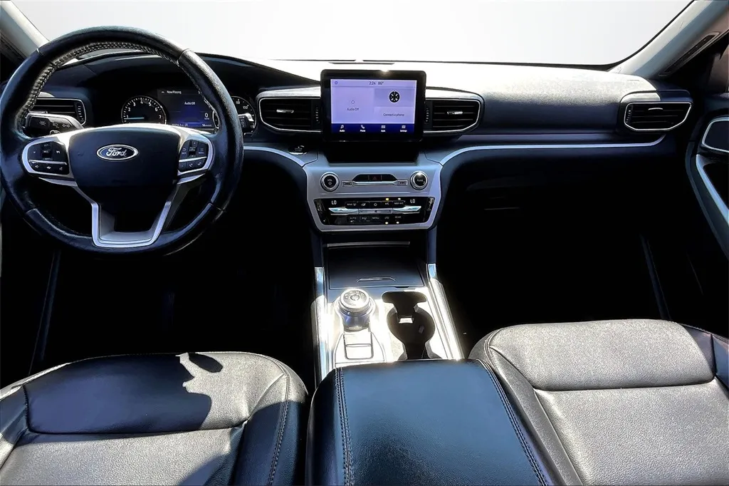 2021 Ford Explorer XLT photo 3