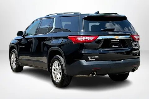 More photos of 2021 Chevrolet Traverse LT at Lakeside Automotive Group, MI