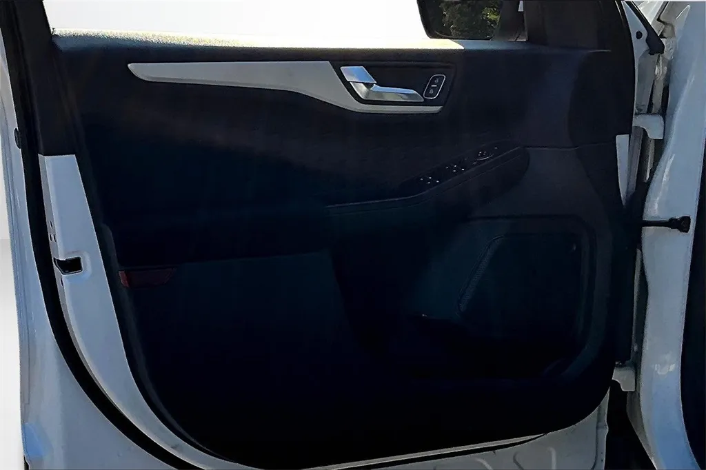 2020 Ford Escape SE photo 18