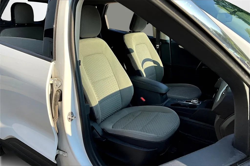 2020 Ford Escape SE photo 9