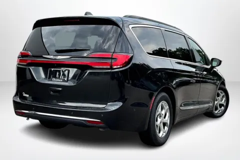 More photos of 2022 Chrysler Pacifica Limited at Lakeside Automotive Group, MI