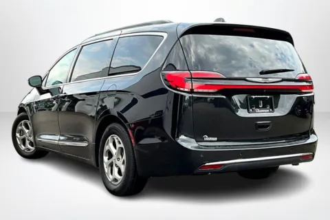 More photos of 2022 Chrysler Pacifica Limited at Lakeside Automotive Group, MI