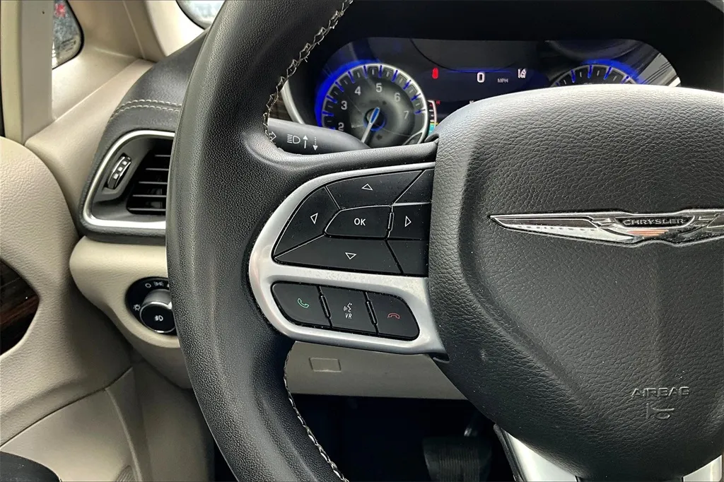2022 Chrysler Pacifica Limited photo 13