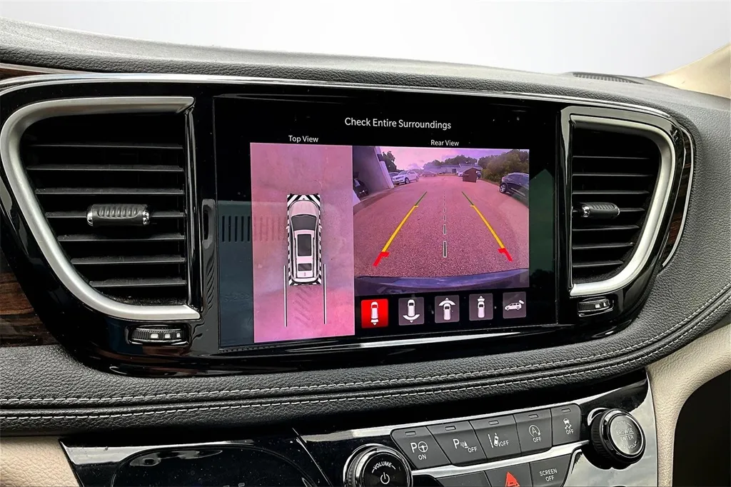 2022 Chrysler Pacifica Limited photo 14