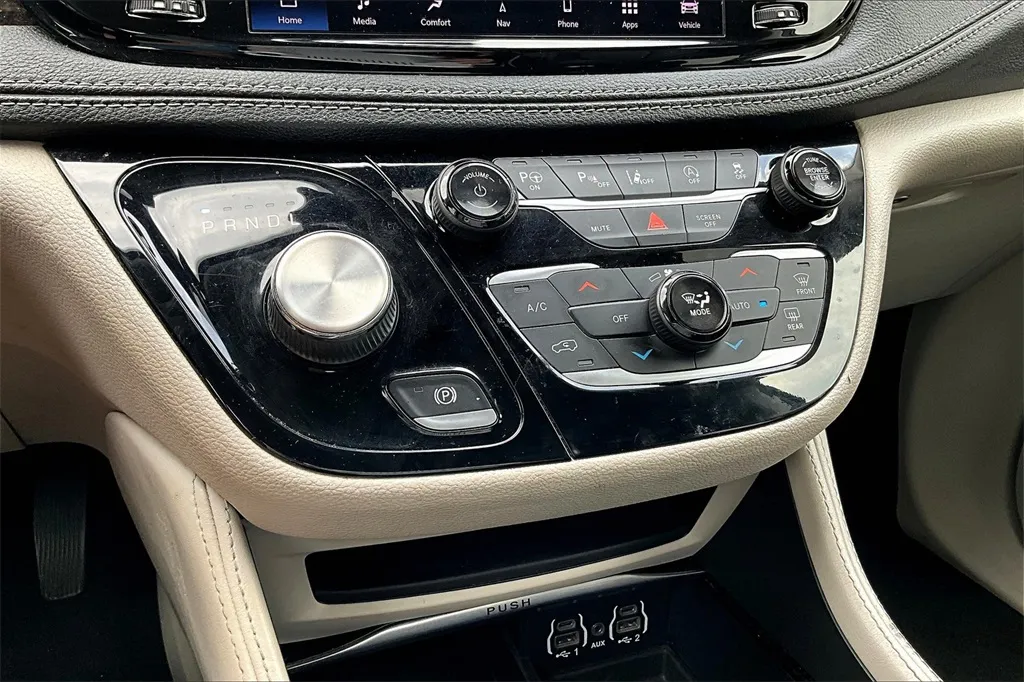2022 Chrysler Pacifica Limited photo 25