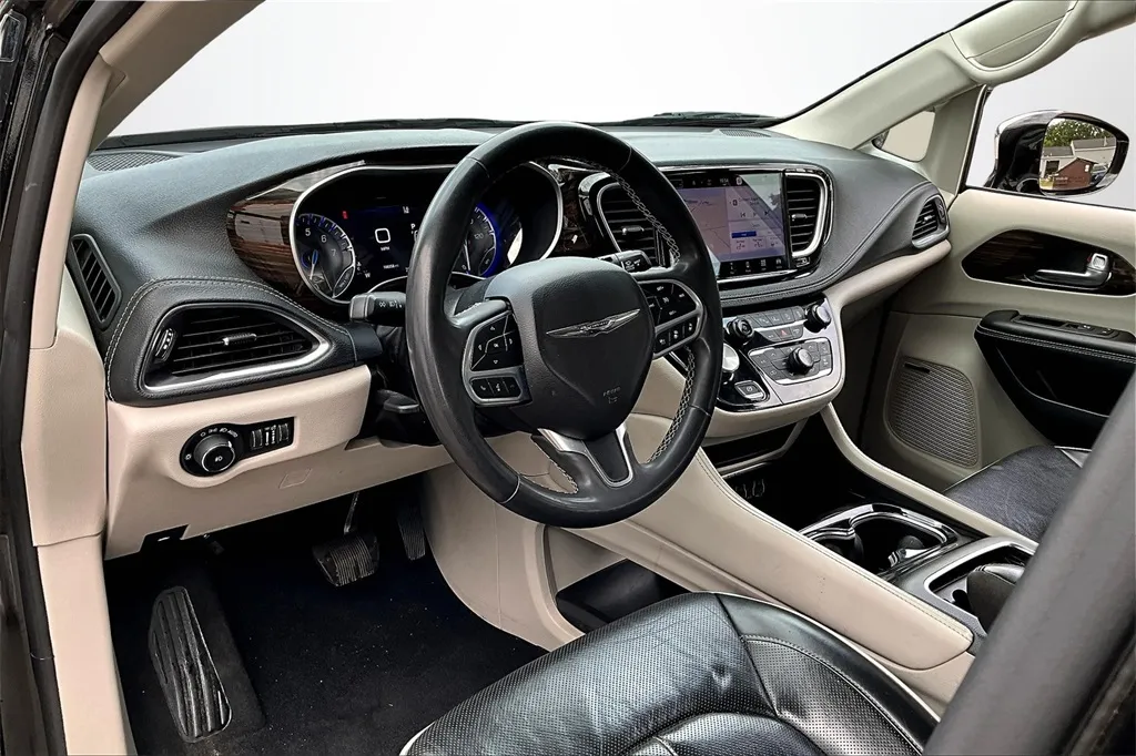 2022 Chrysler Pacifica Limited photo 15