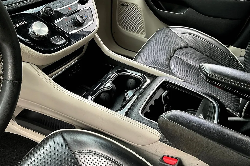 2022 Chrysler Pacifica Limited photo 26