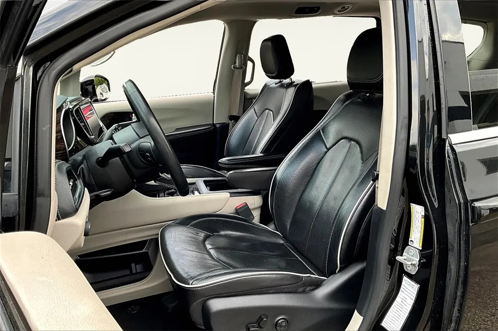 2022 Chrysler Pacifica Limited photo 27