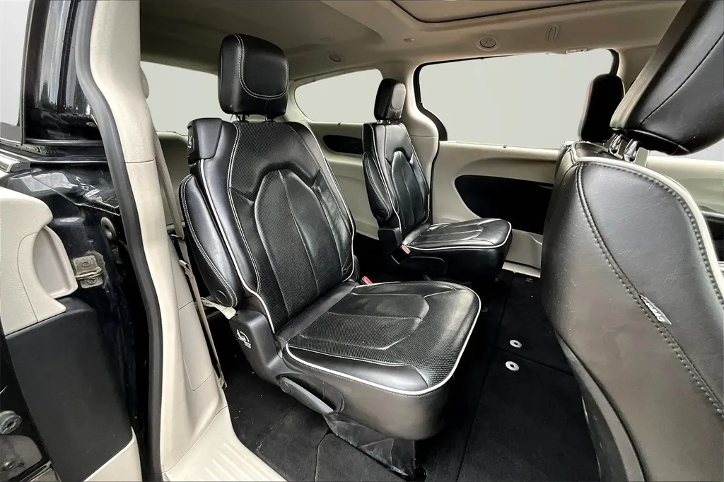 2022 Chrysler Pacifica Limited photo 28