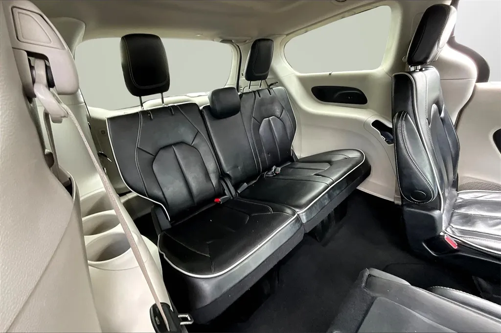 2022 Chrysler Pacifica Limited photo 6