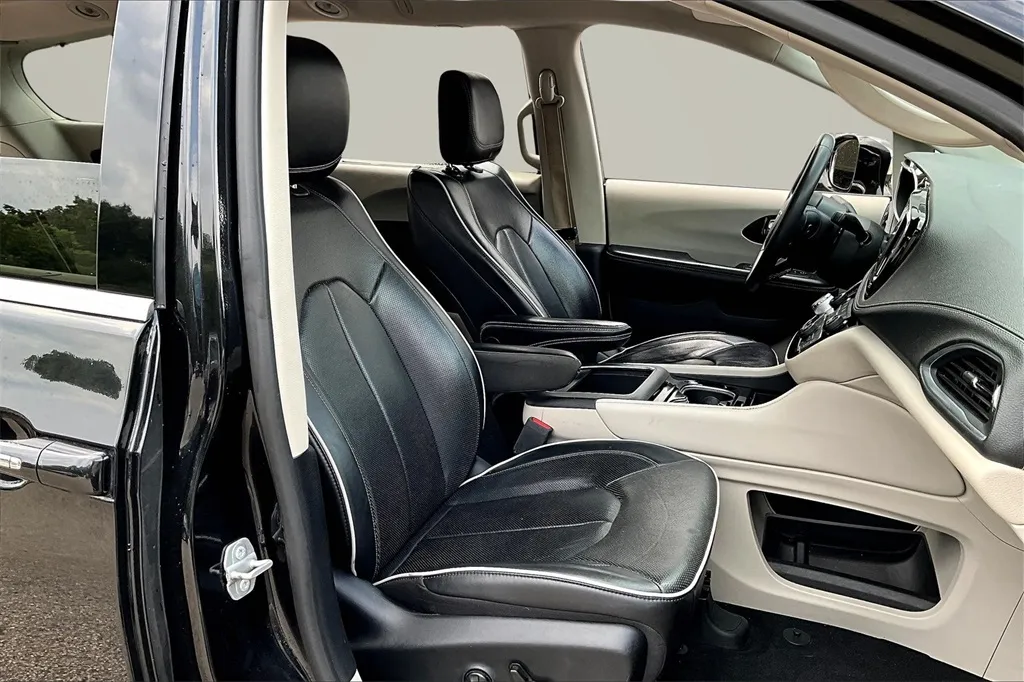 2022 Chrysler Pacifica Limited photo 19