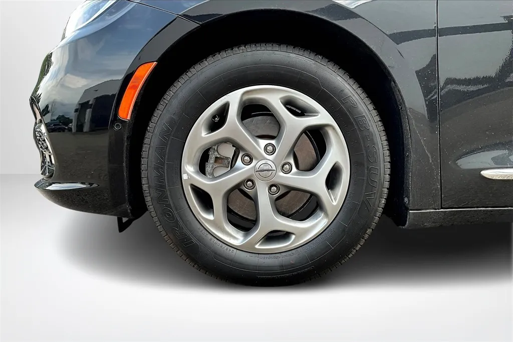 2022 Chrysler Pacifica Limited photo 9