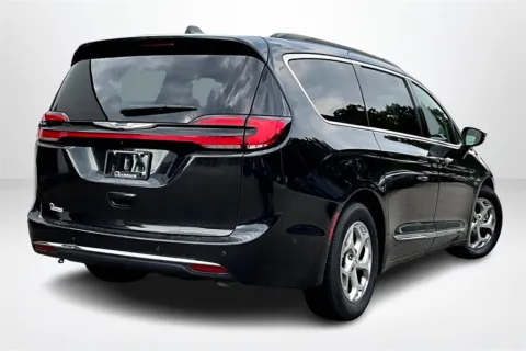 More photos of 2022 Chrysler Pacifica Limited at Lakeside Automotive Group, MI
