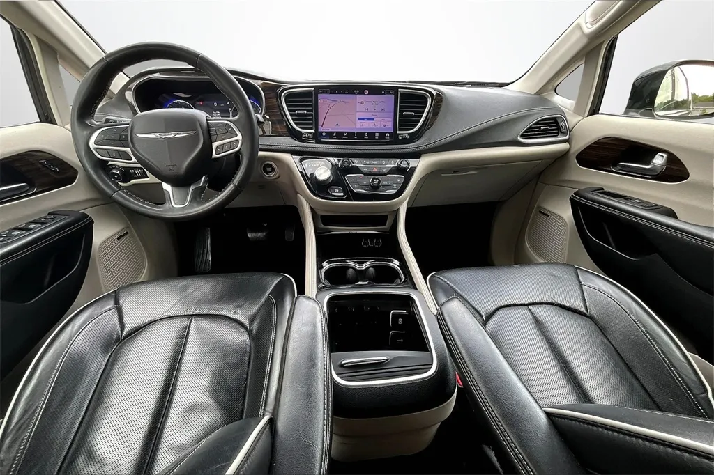 2022 Chrysler Pacifica Limited photo 3