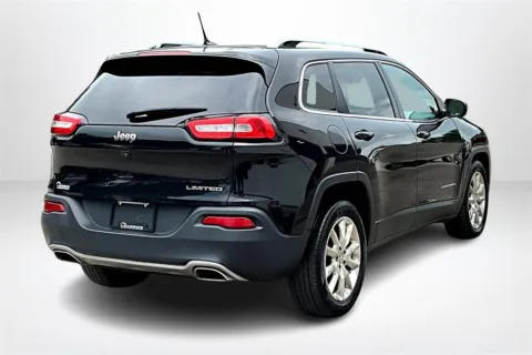More photos of 2015 Jeep Cherokee Limited at Lakeside Automotive Group, MI