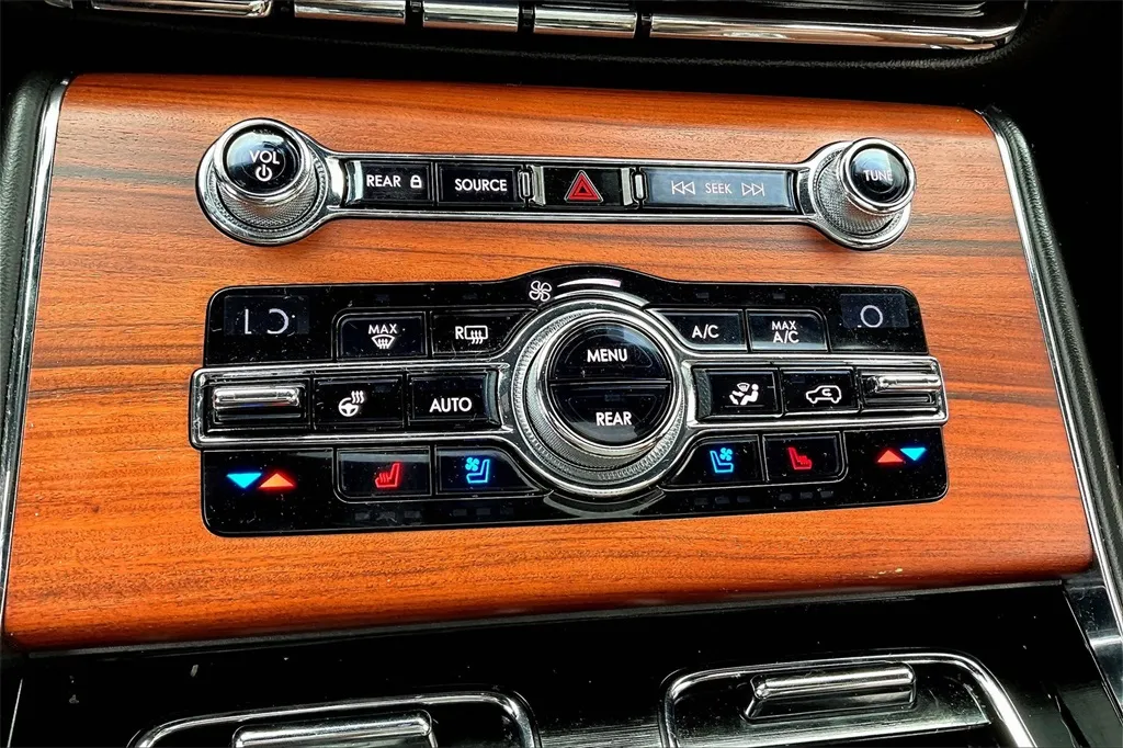 2020 Lincoln Aviator Reserve photo 23