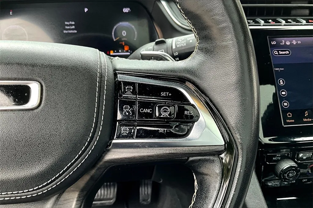 2022 Jeep Grand Cherokee Overland photo 25