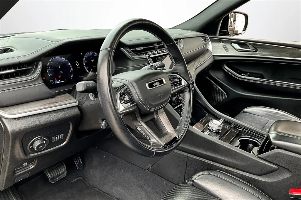 2022 Jeep Grand Cherokee Overland photo 16