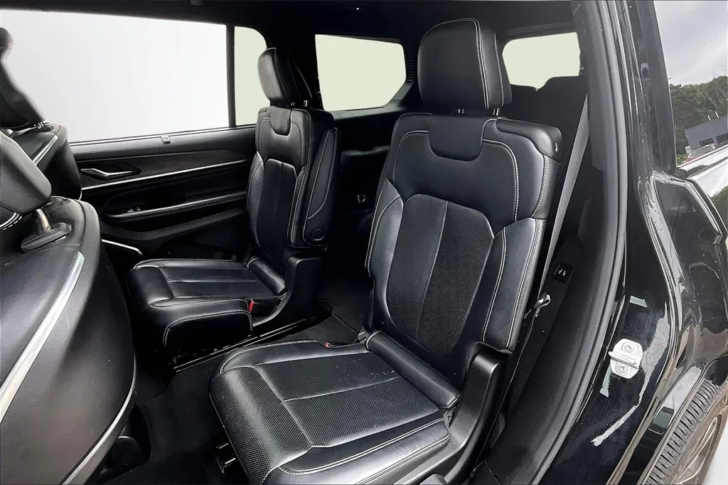 2022 Jeep Grand Cherokee Overland photo 6