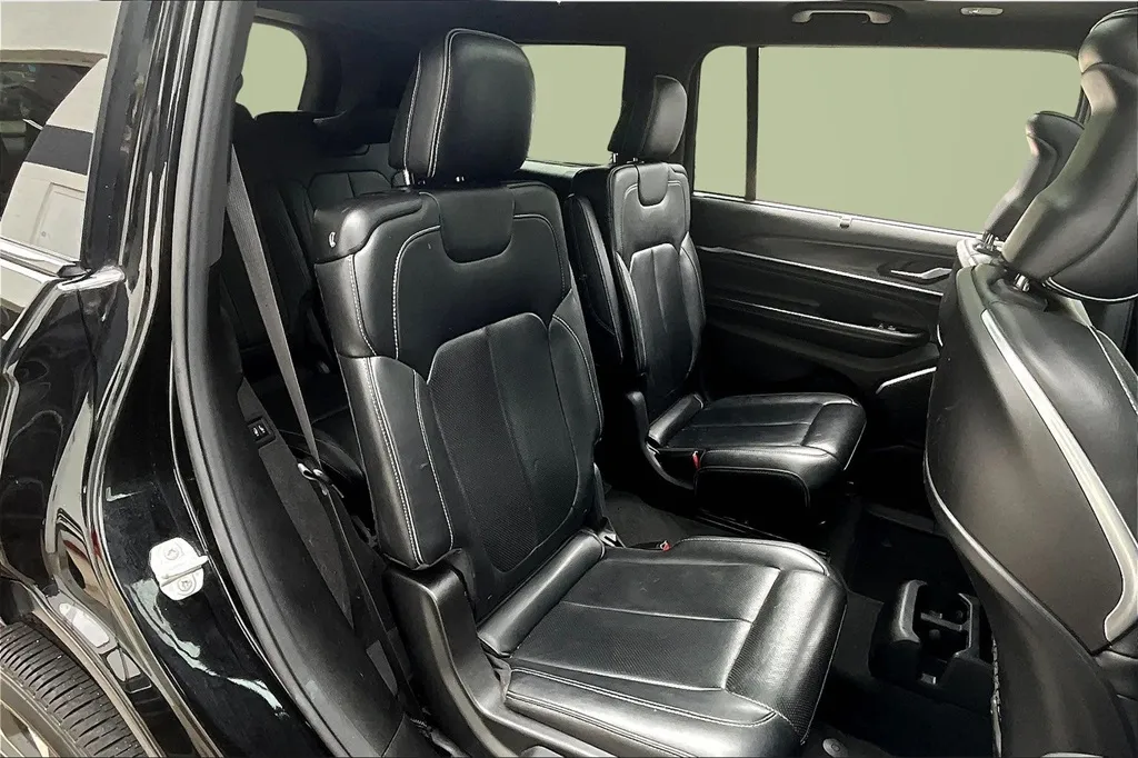 2022 Jeep Grand Cherokee Overland photo 7