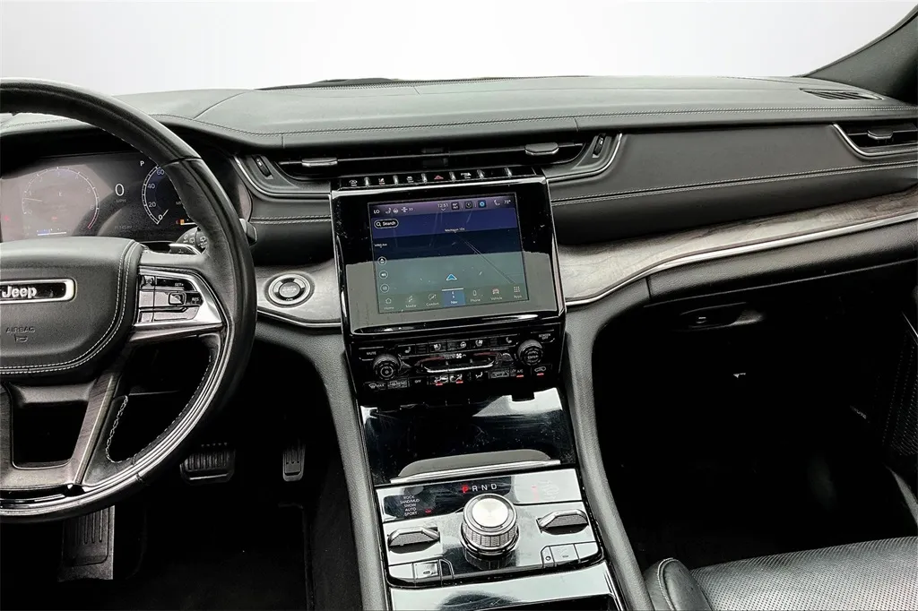 2022 Jeep Grand Cherokee Overland photo 24