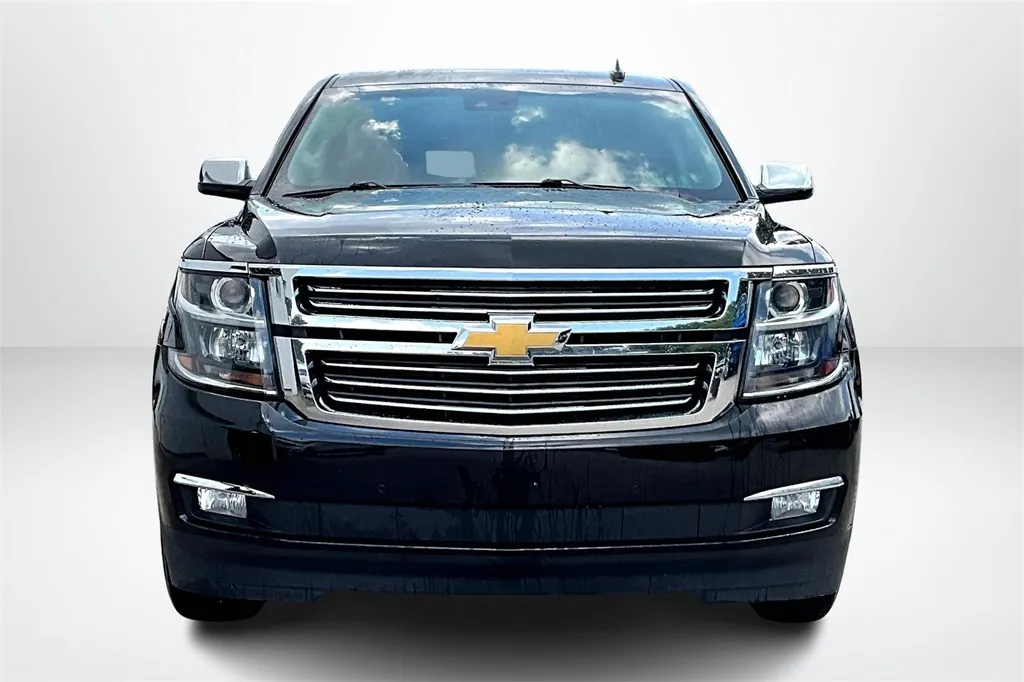 2017 Chevrolet Suburban Premier photo 6