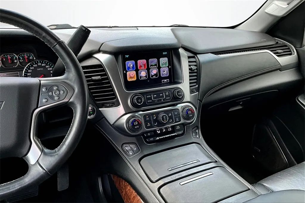 2017 Chevrolet Suburban Premier photo 13