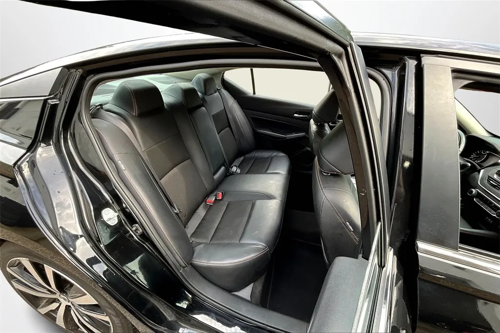 2022 Nissan Altima 2.5 SR photo 29