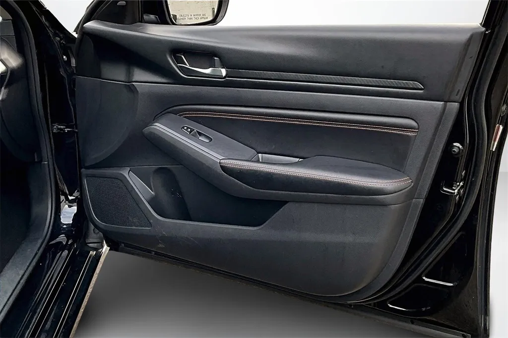 2022 Nissan Altima 2.5 SR photo 19