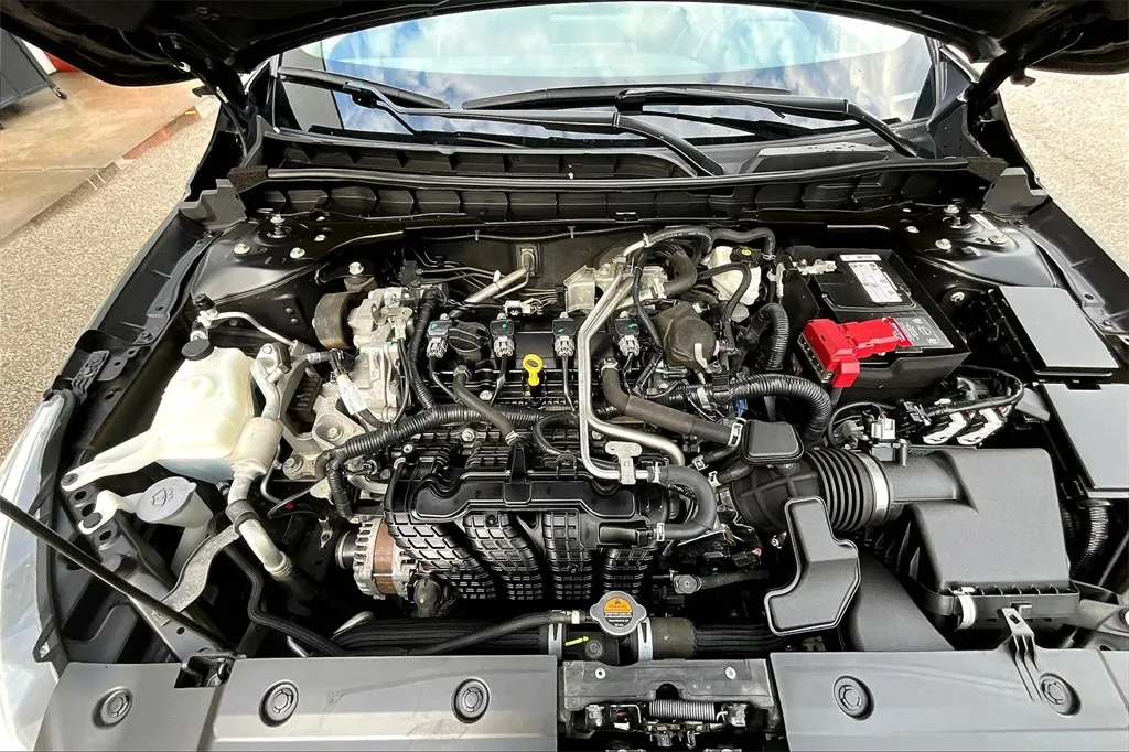 2022 Nissan Altima 2.5 SR photo 9
