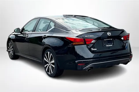 More photos of 2022 Nissan Altima 2.5 SR at Lakeside Automotive Group, MI