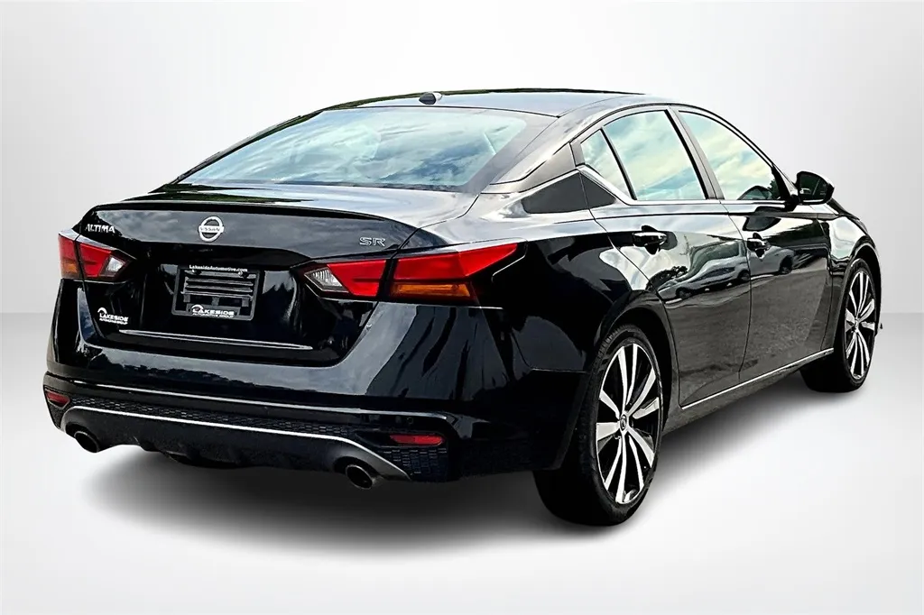2022 Nissan Altima 2.5 SR photo 12