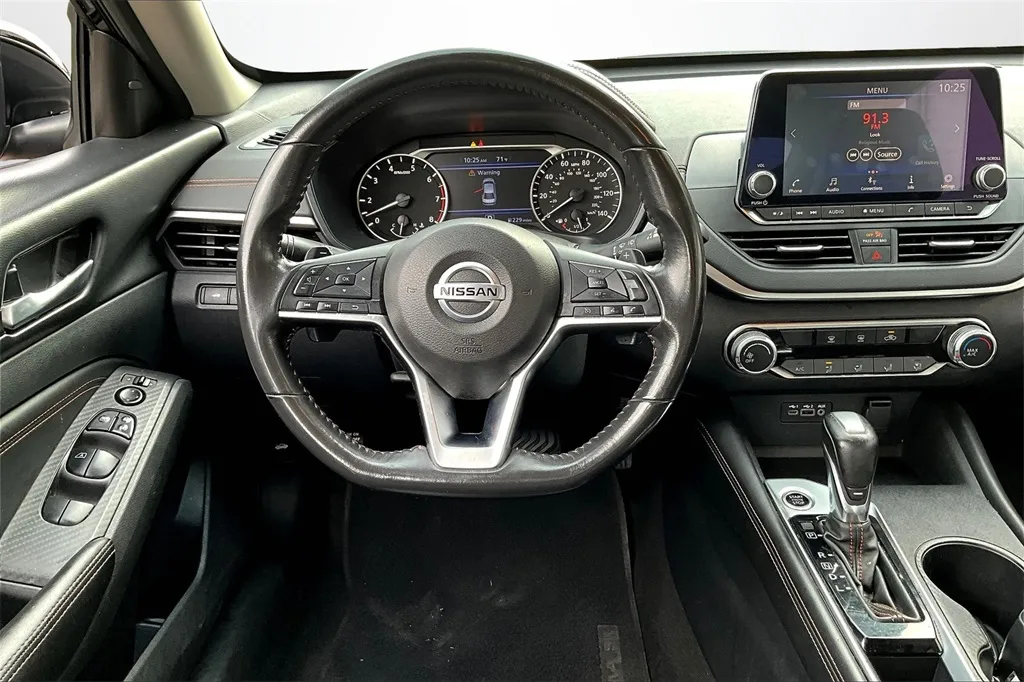 2022 Nissan Altima 2.5 SR photo 13