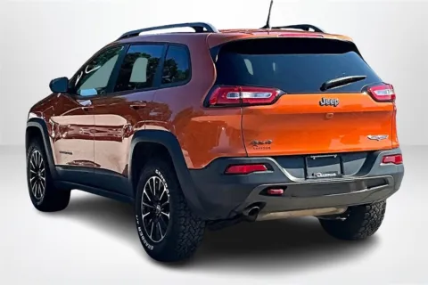 More photos of 2016 Jeep Cherokee Trailhawk at Lakeside Automotive Group, MI