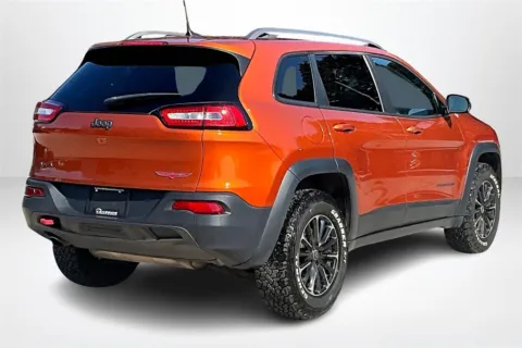 More photos of 2016 Jeep Cherokee Trailhawk at Lakeside Automotive Group, MI