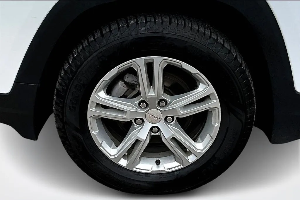 2023 GMC Terrain SLE - Photo 32