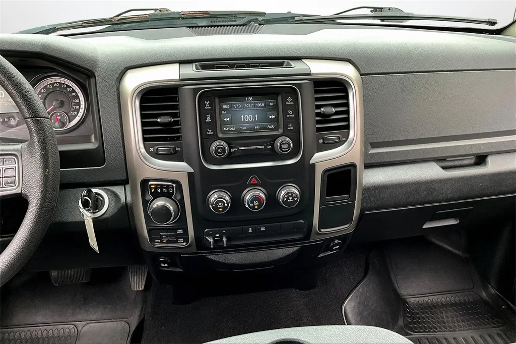 2018 Ram 1500 SLT photo 4