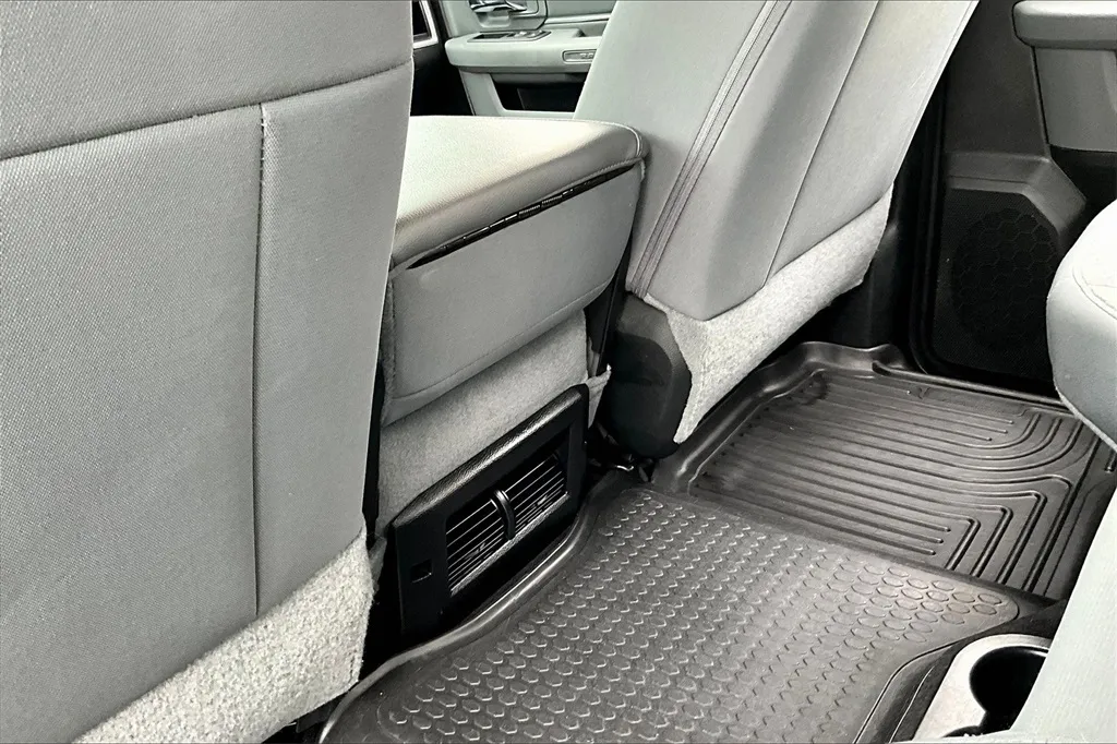 2018 Ram 1500 SLT photo 14