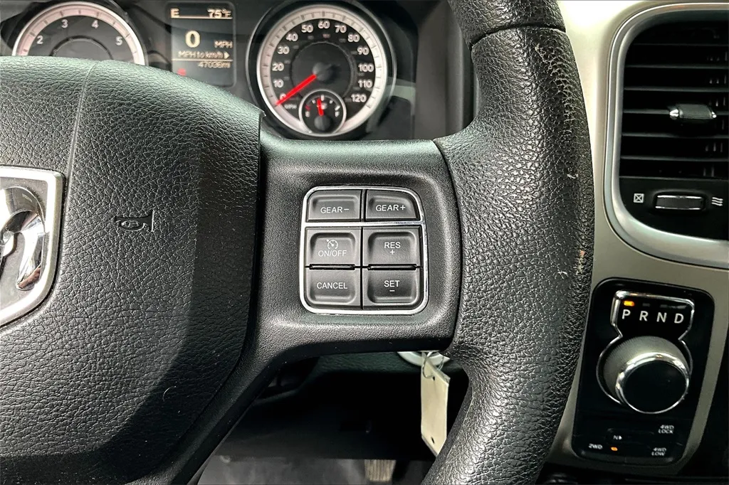 2018 Ram 1500 SLT photo 5