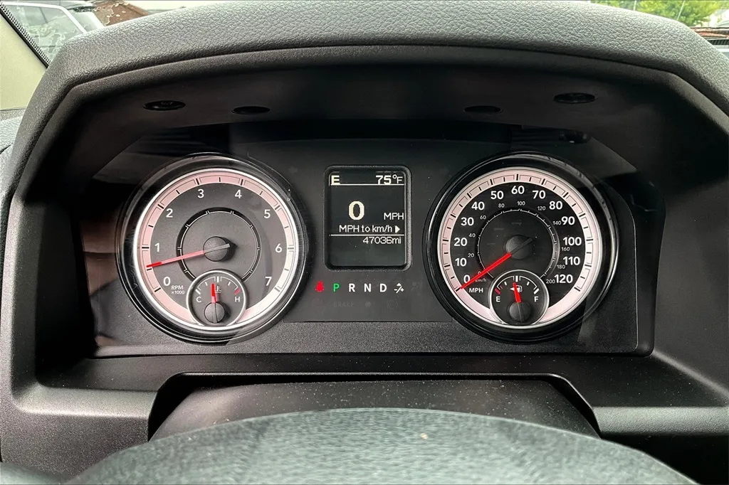 2018 Ram 1500 SLT photo 15