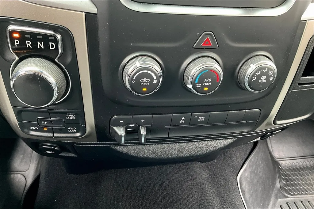 2018 Ram 1500 SLT photo 25