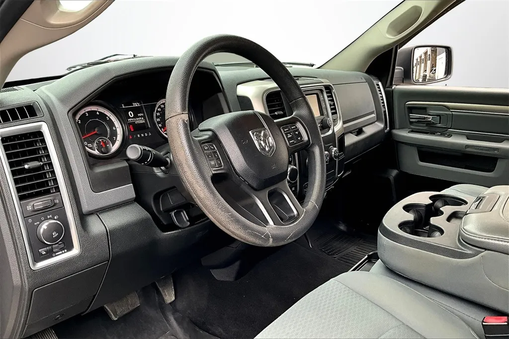 2018 Ram 1500 SLT photo 6