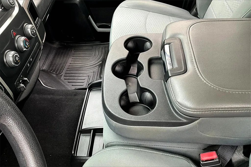 2018 Ram 1500 SLT photo 16