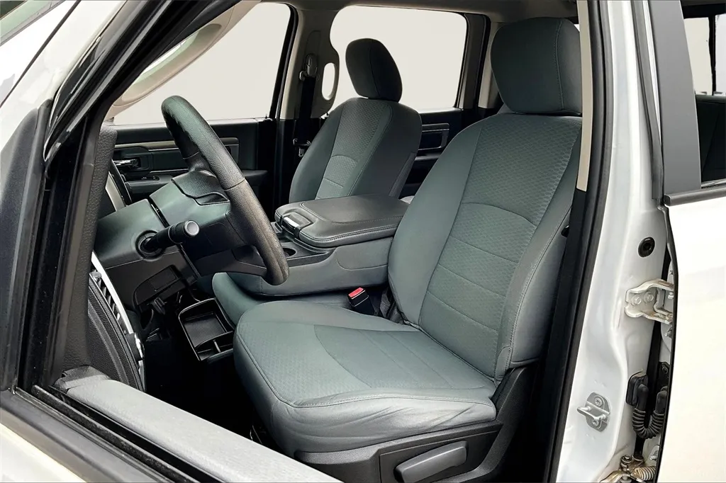 2018 Ram 1500 SLT photo 17