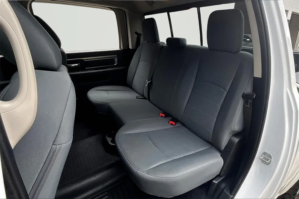 2018 Ram 1500 SLT photo 26